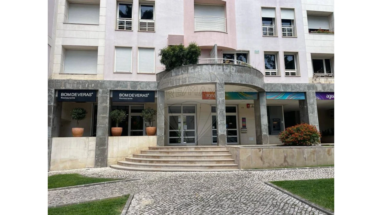 Garagem para Venda em São Domingos de Benfica Foto 4