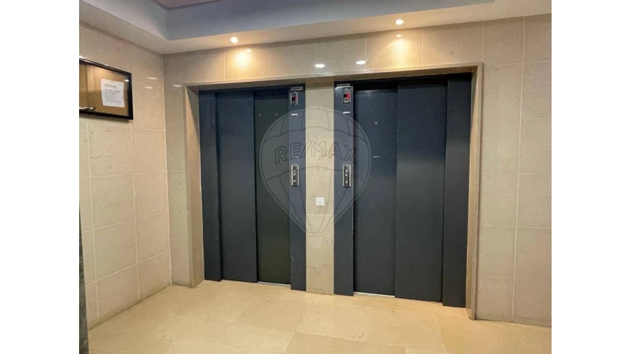 Garagem para Venda em São Domingos de Benfica Foto 3