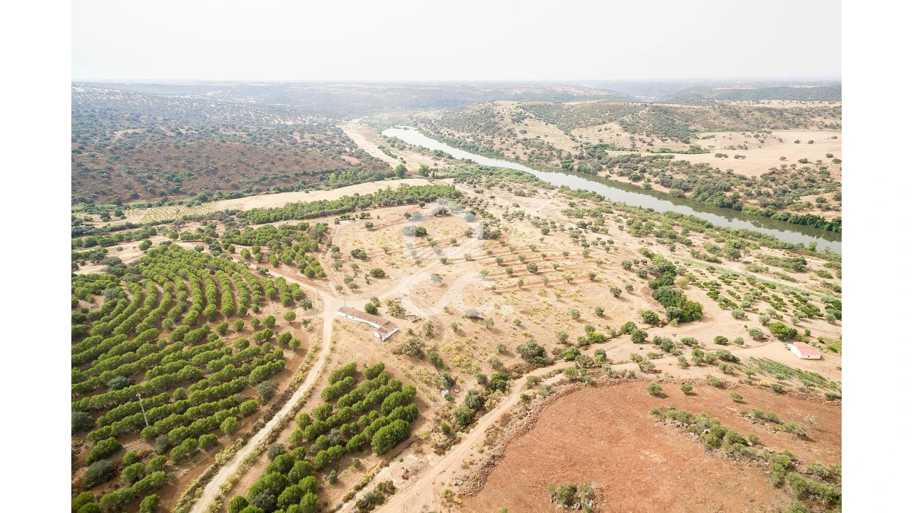 Quinta T4 para Venda em Serpa (Salvador e Santa Maria) Foto 52