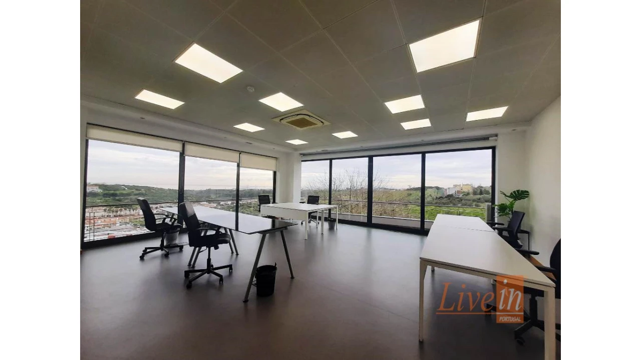 Escritório para Arrendamento em Santo António dos Cavaleiros e Frielas Foto 2