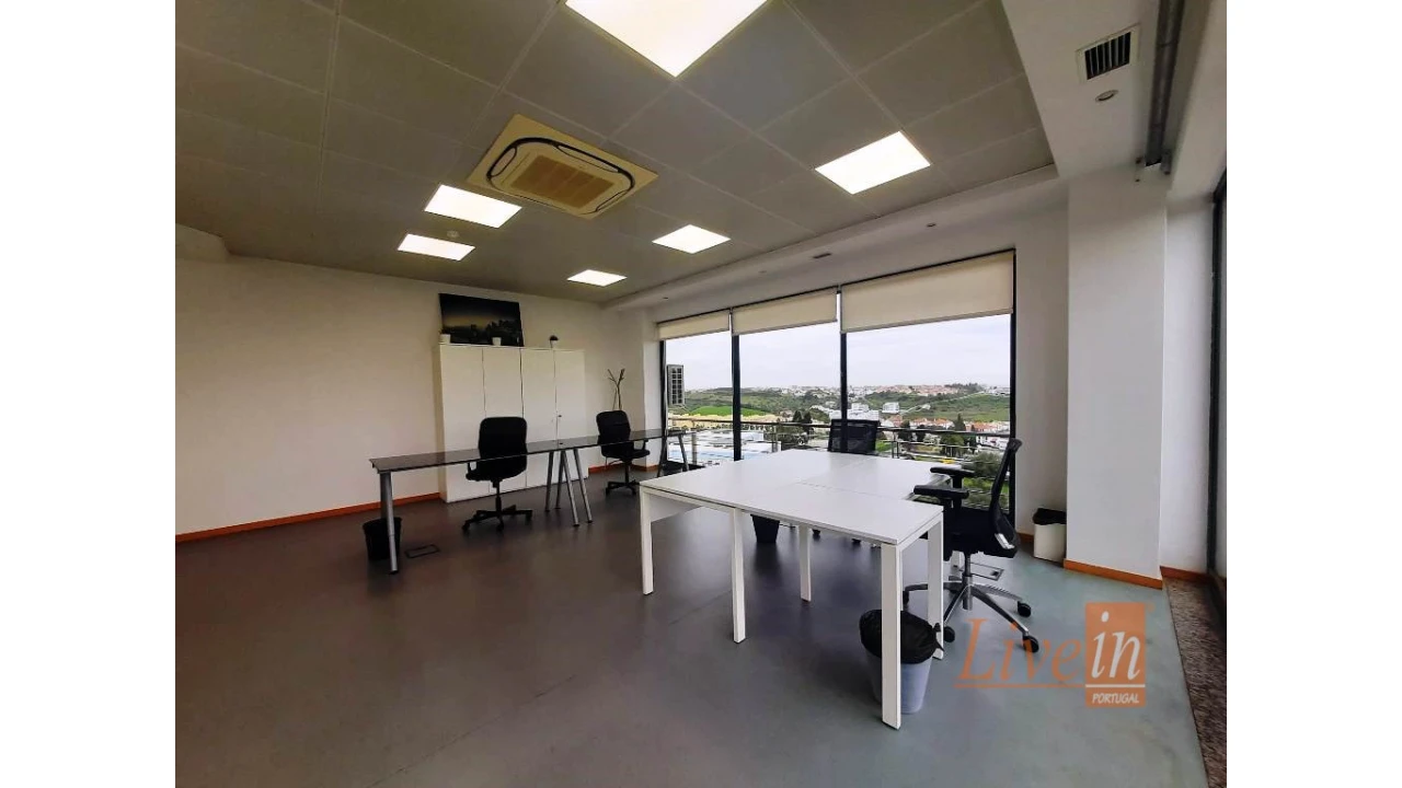 Escritório para Arrendamento em Santo António dos Cavaleiros e Frielas Foto 7