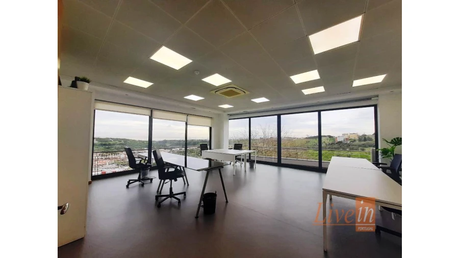 Escritório para Arrendamento em Santo António dos Cavaleiros e Frielas Foto 1