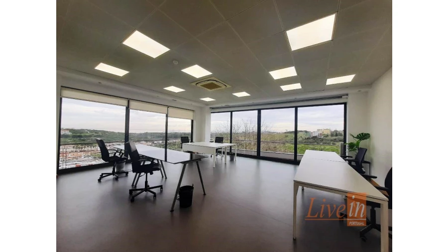 Escritório para Arrendamento em Santo António dos Cavaleiros e Frielas Foto 2