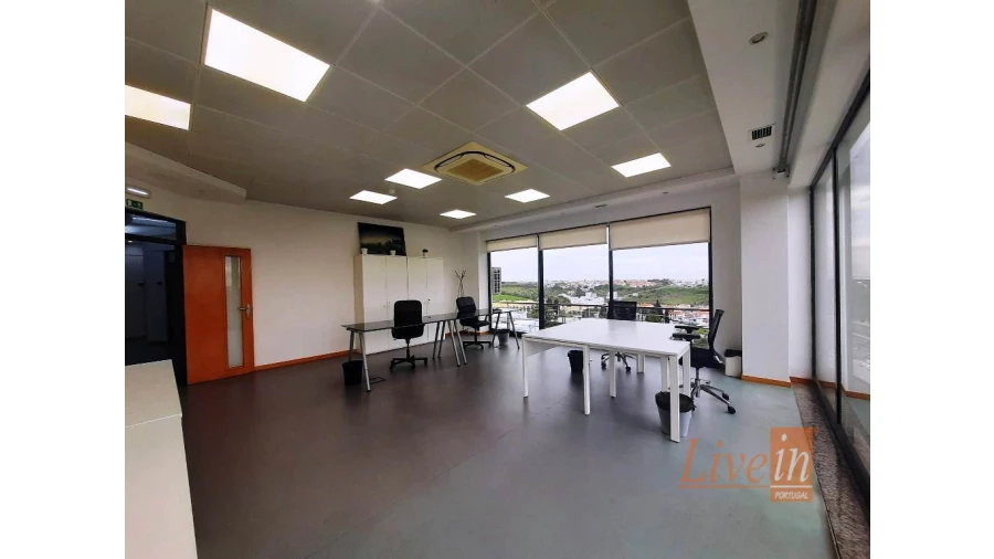 Escritório para Arrendamento em Santo António dos Cavaleiros e Frielas Foto 4