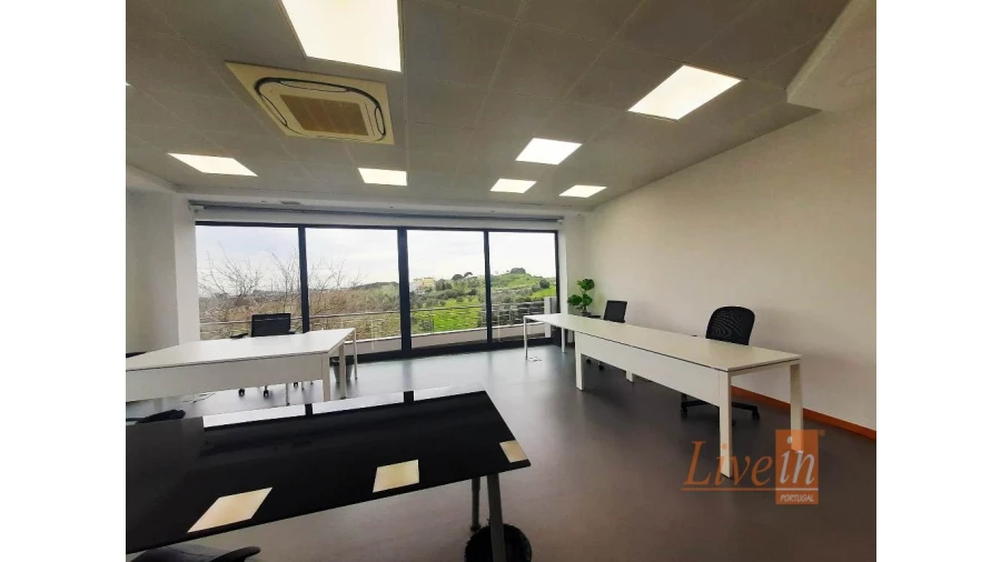 Escritório para Arrendamento em Santo António dos Cavaleiros e Frielas Foto 6