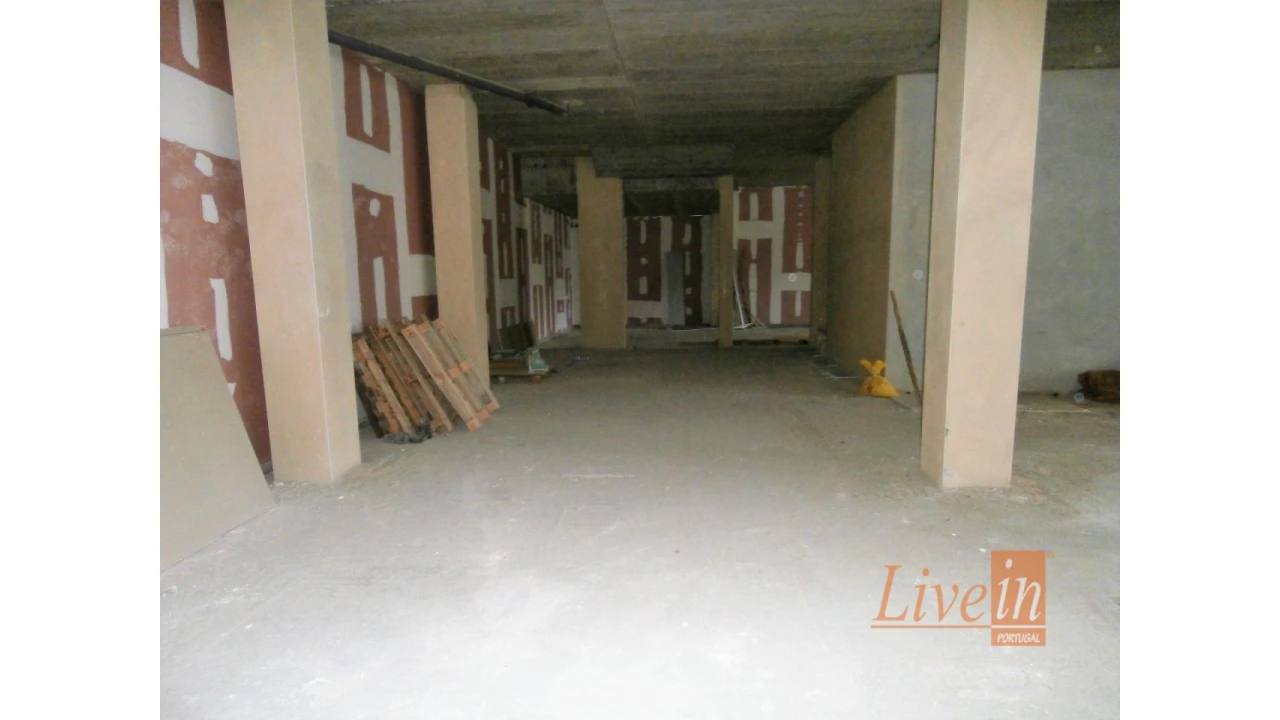 Loja para Arrendamento em Mafra Foto 2