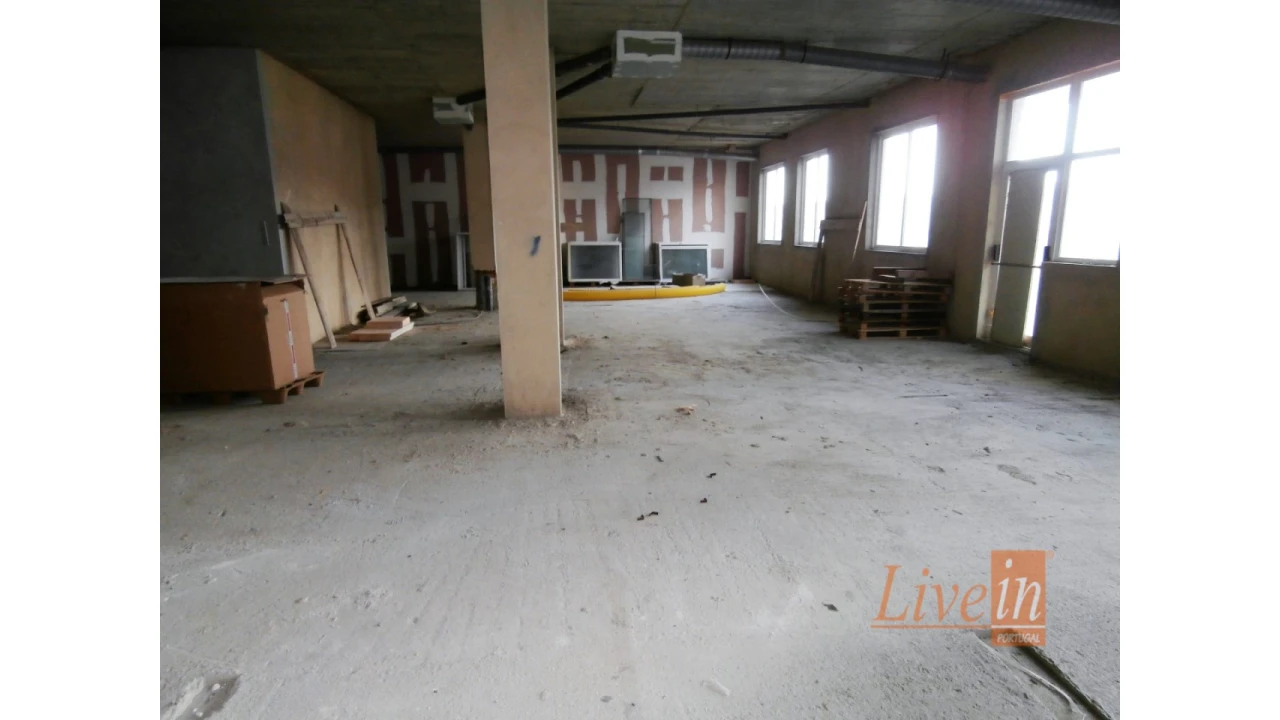 Loja para Arrendamento em Mafra Foto 6