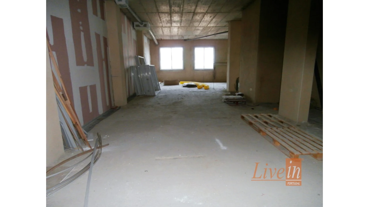 Loja para Arrendamento em Mafra Foto 8