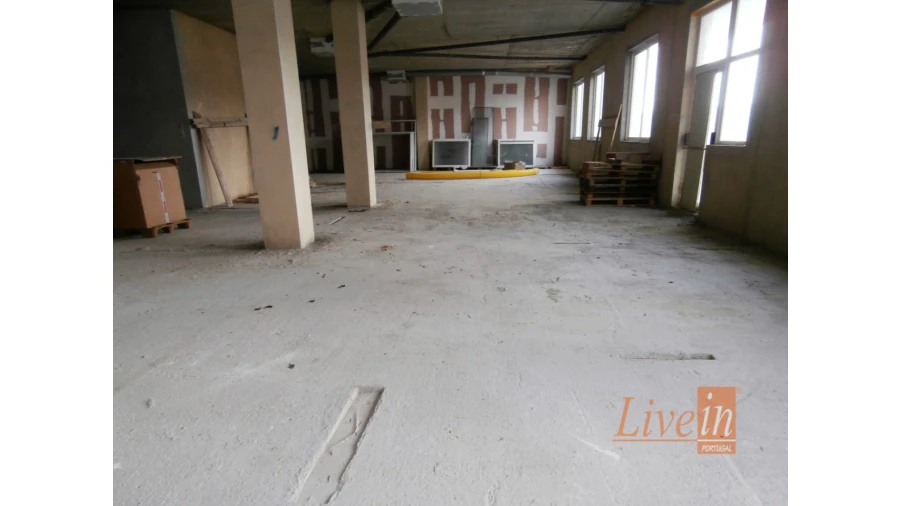 Loja para Arrendamento em Mafra Foto 3