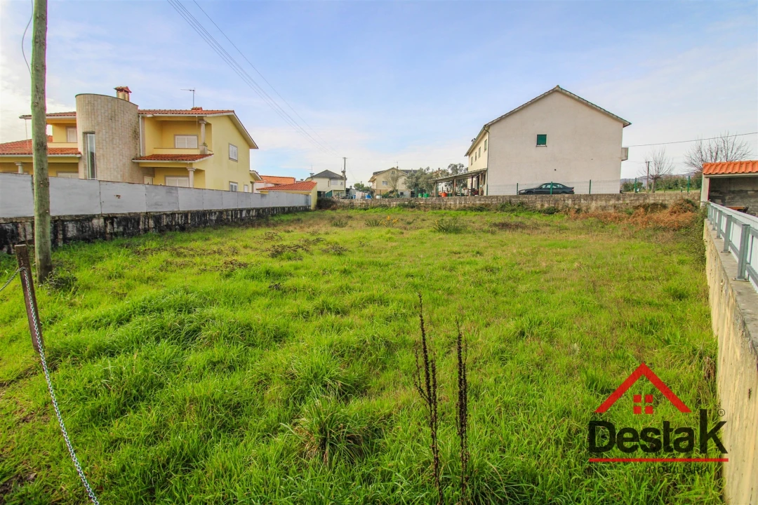 Terreno para Venda em Santa Cruz da Trapa e São Cristóvão de Lafões Foto 1