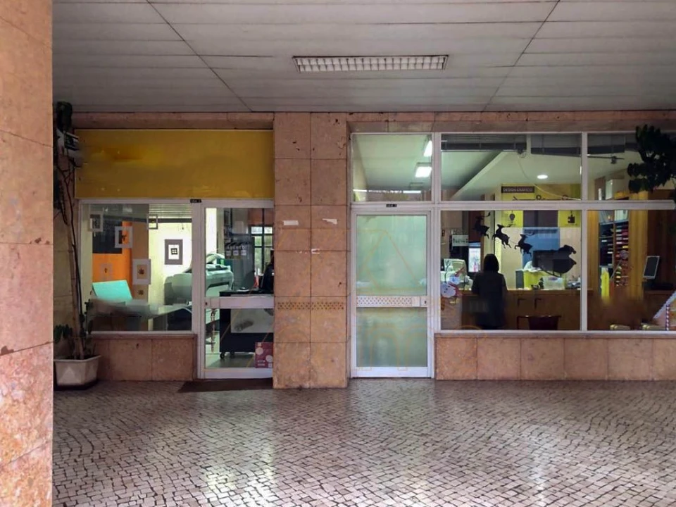 Negócio para Venda em Santo Antonio dos Olivais Foto 1
