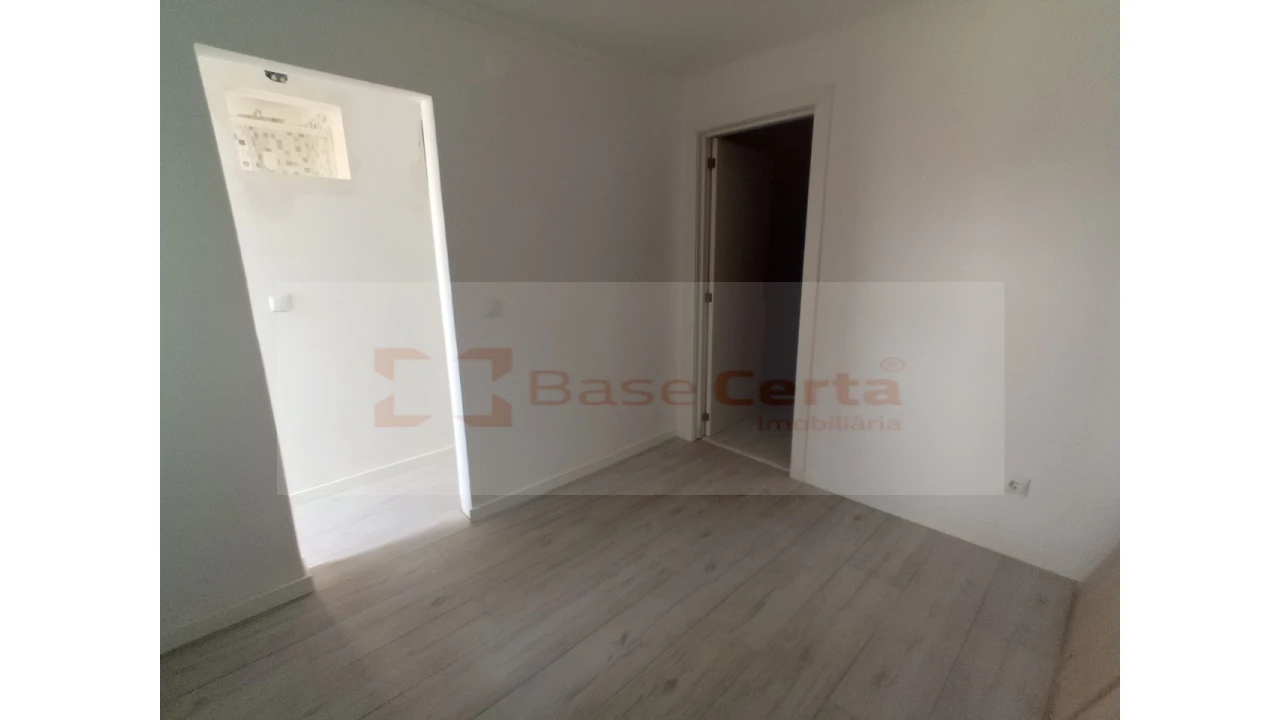 Moradia T9 para Venda em Ajuda Foto 9