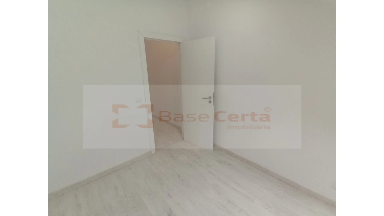 Moradia T9 para Venda em Ajuda Foto 21