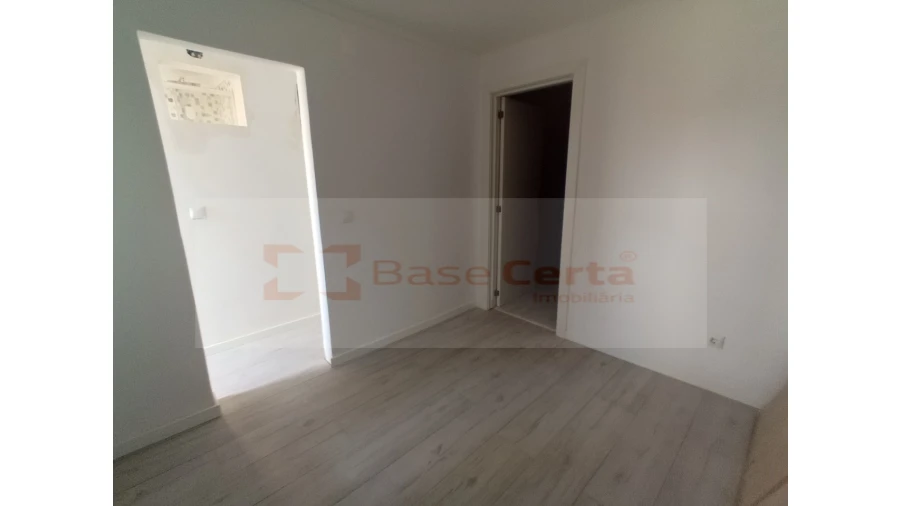 Moradia T9 para Venda em Ajuda Foto 9