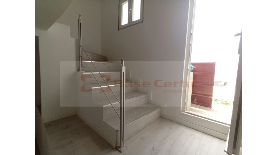 Moradia T9 para Venda em Ajuda Foto 15