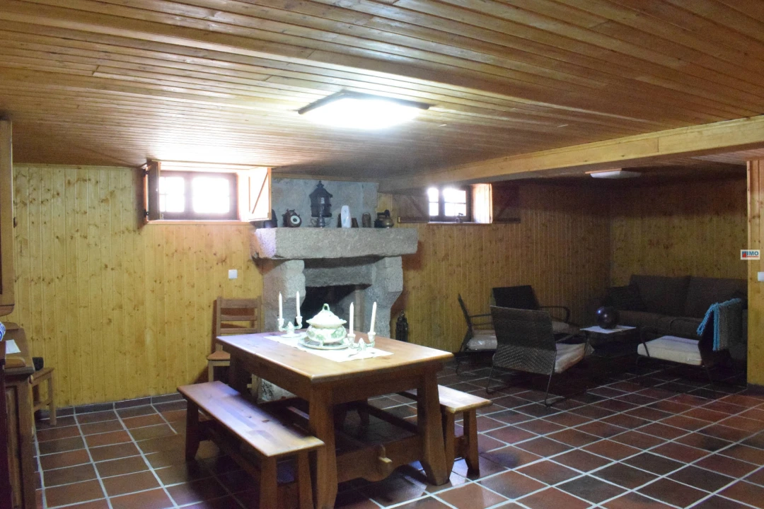 Moradia T3 para Venda em Cortes do Meio Foto 36