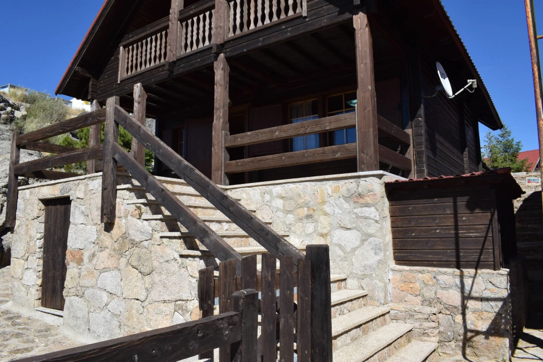 Moradia T3 para Venda em Cortes do Meio Foto 12