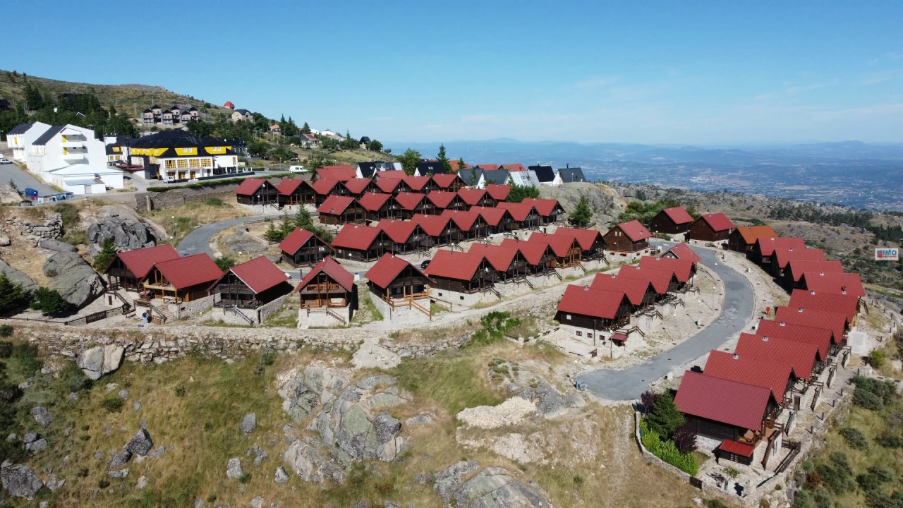 Moradia T3 para Venda em Cortes do Meio Foto 42