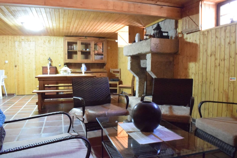 Moradia T3 para Venda em Cortes do Meio Foto 40