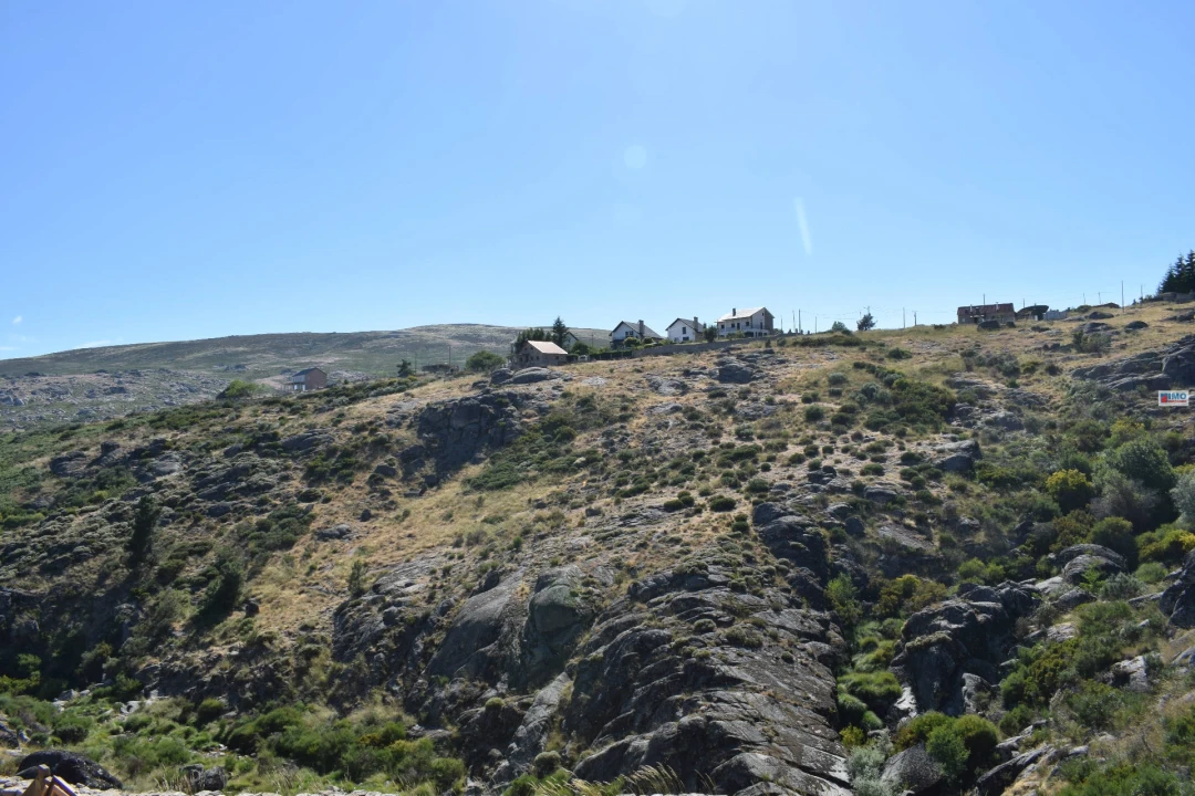 Moradia T3 para Venda em Cortes do Meio Foto 34