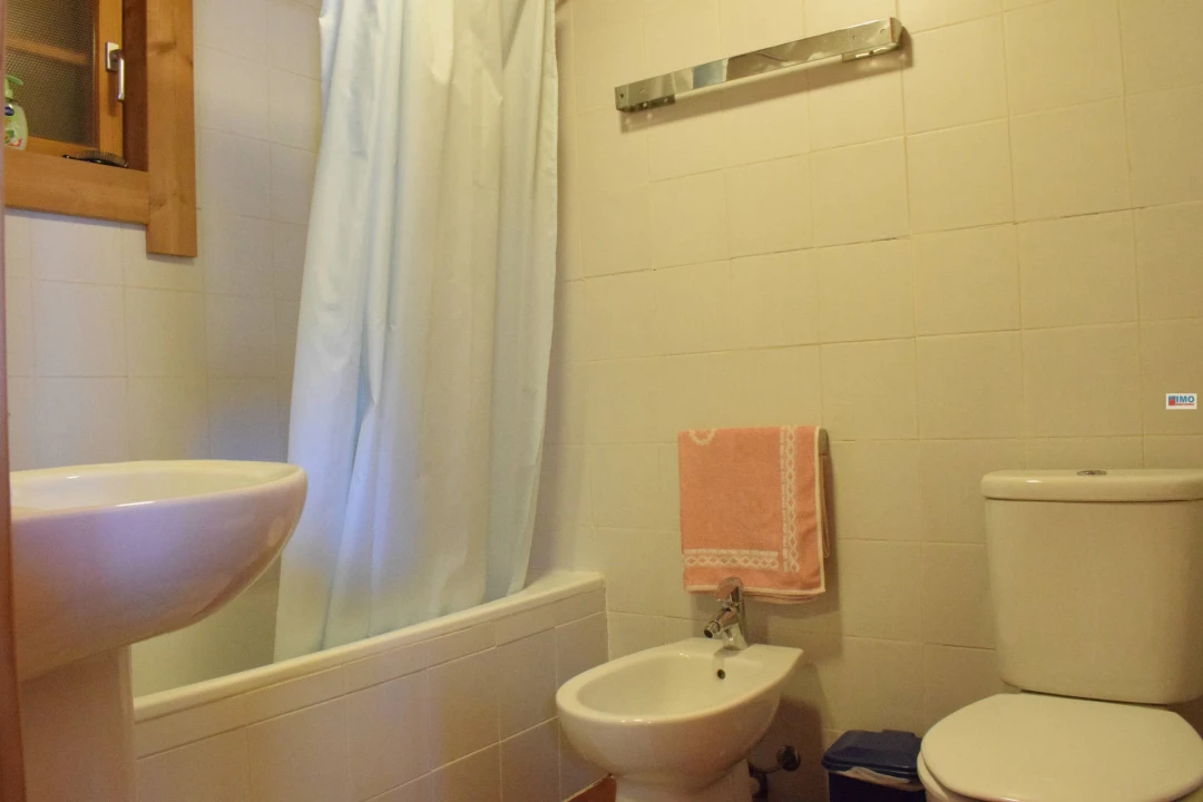 Moradia T3 para Venda em Cortes do Meio Foto 24