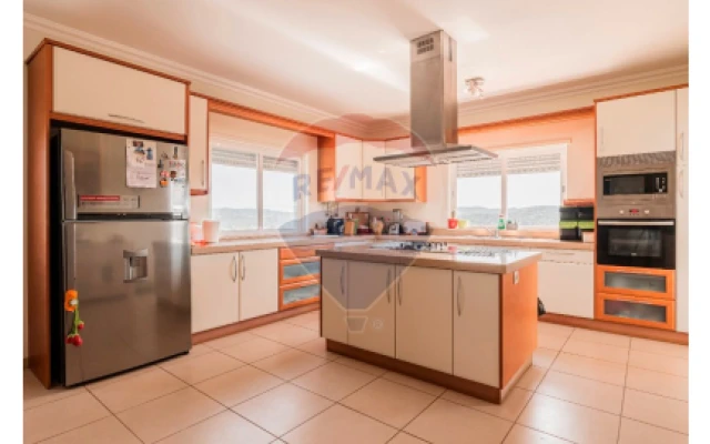 Moradia T4 para Venda em Loule (São Clemente)