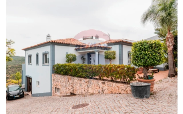 Moradia T4 para Venda em Loule (São Clemente)