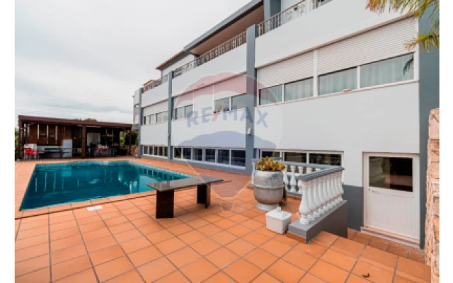 Moradia T4 para Venda em Loule (São Clemente)