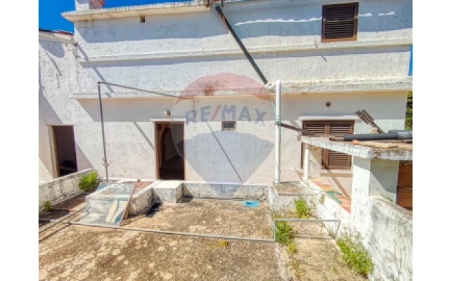 Moradia T3 para Venda em Loule (São Sebastião)