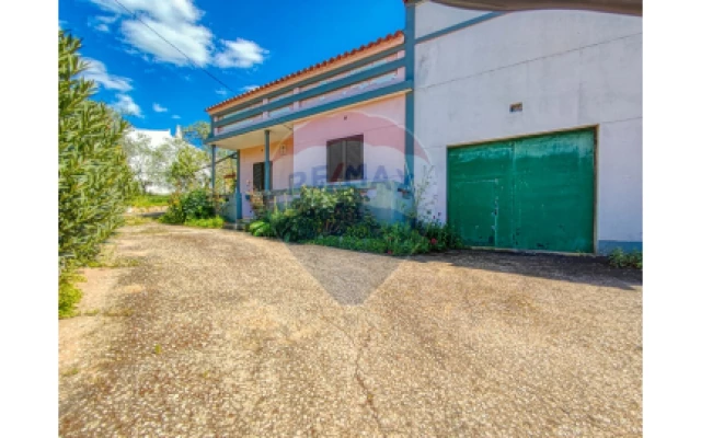 Moradia T3 para Venda em Loule (São Sebastião)