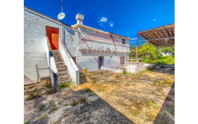 Moradia T3 para Venda em Loule (São Sebastião)