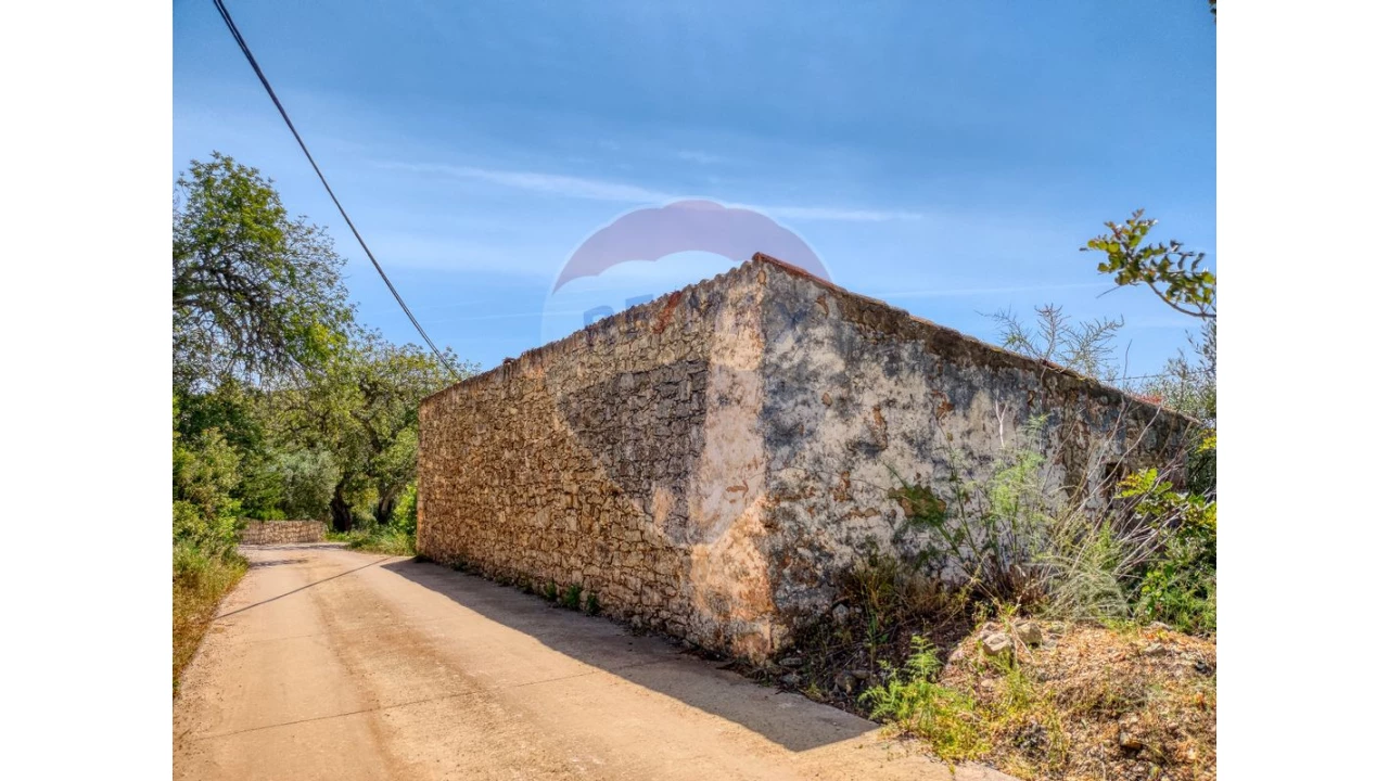 Moradia T2 para Venda em Loule (São Sebastião) Foto 1