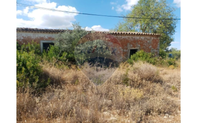 Moradia T2 para Venda em Loule (São Sebastião)
