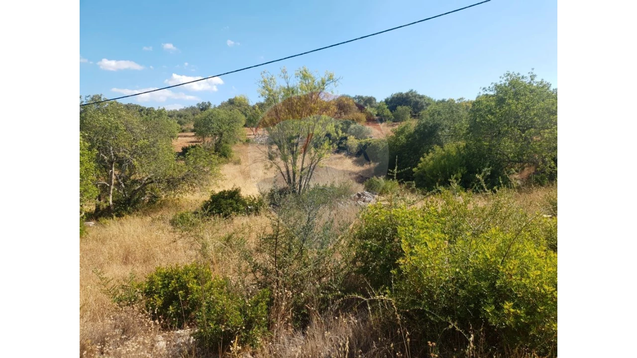 Moradia T2 para Venda em Loule (São Sebastião) Foto 6