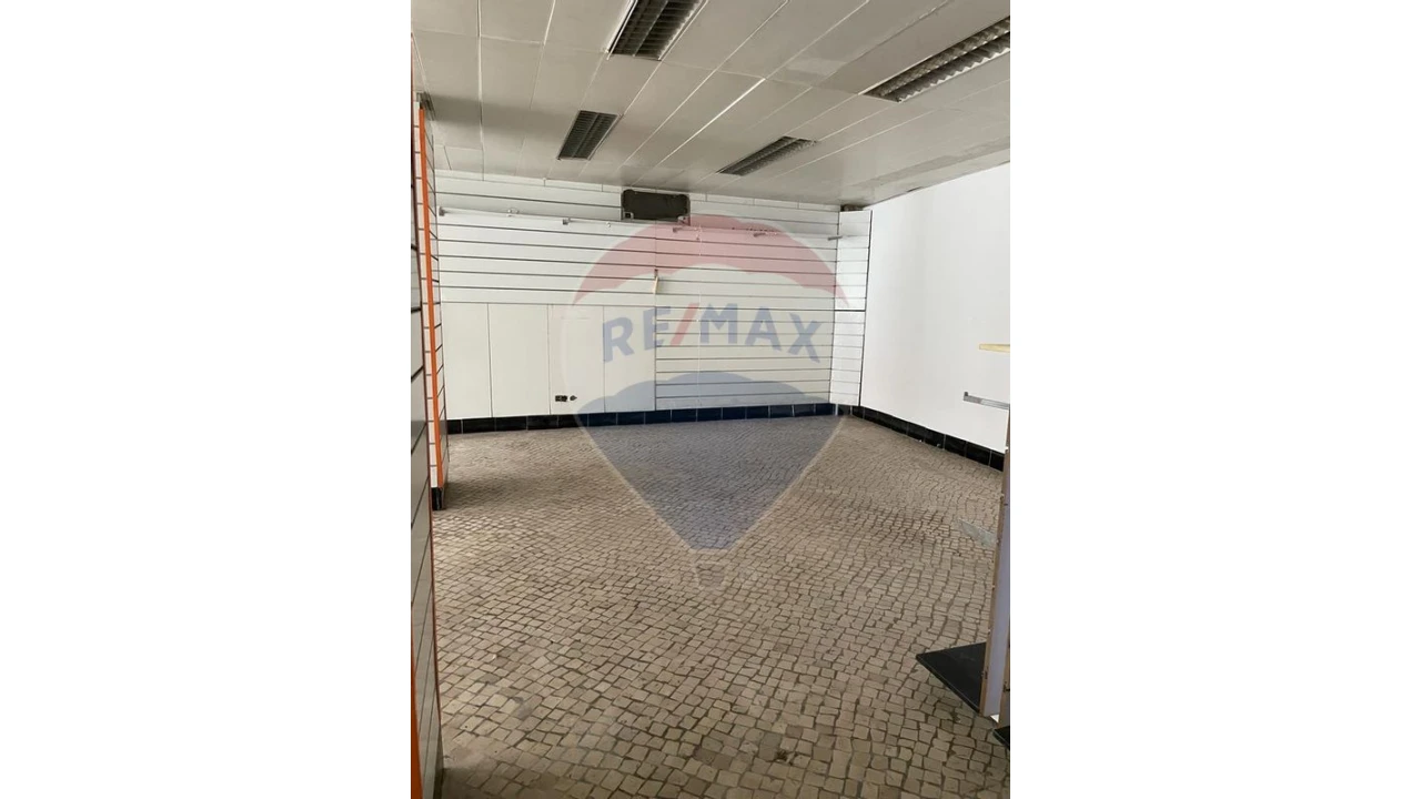 Loja para Venda em Faro (Sé e São Pedro) Foto 9