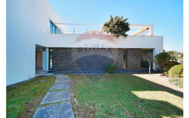 Moradia T5 para Venda em Santa Maria e São Miguel, São Martinho, São Pedro Penaferrim