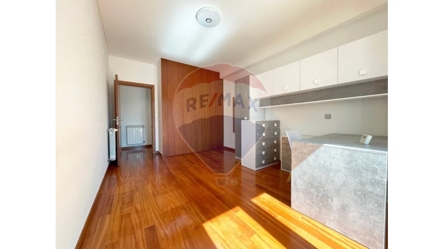Moradia T5 para Venda em Santa Maria e São Miguel, São Martinho, São Pedro Penaferrim Foto 33