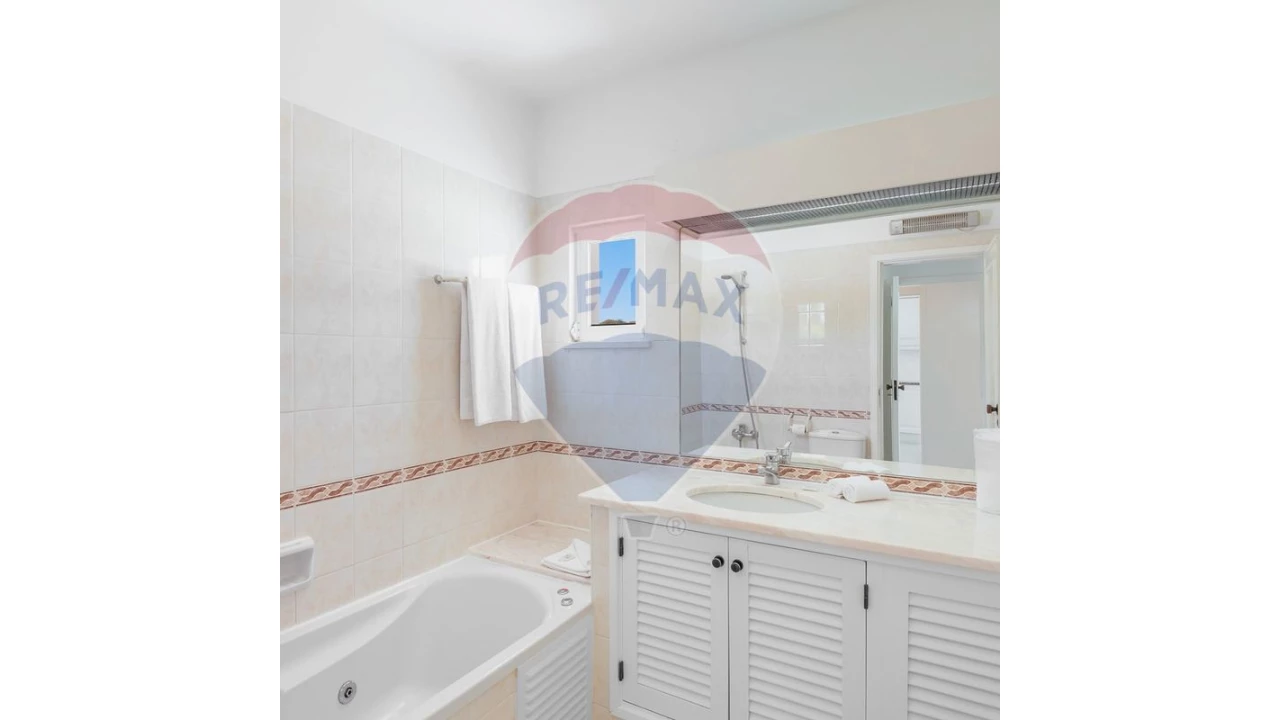 Apartamento T1 para Venda em Albufeira e Olhos de Água Foto 2