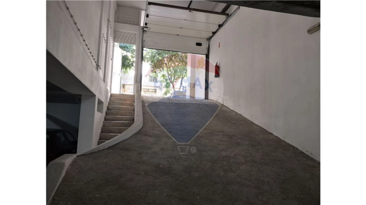 Garagem para Venda em Portimão Foto 3
