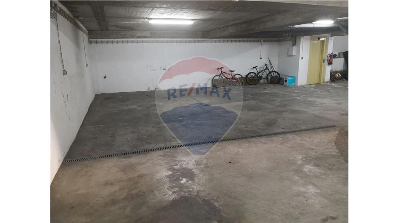 Garagem para Venda em Portimão Foto 4