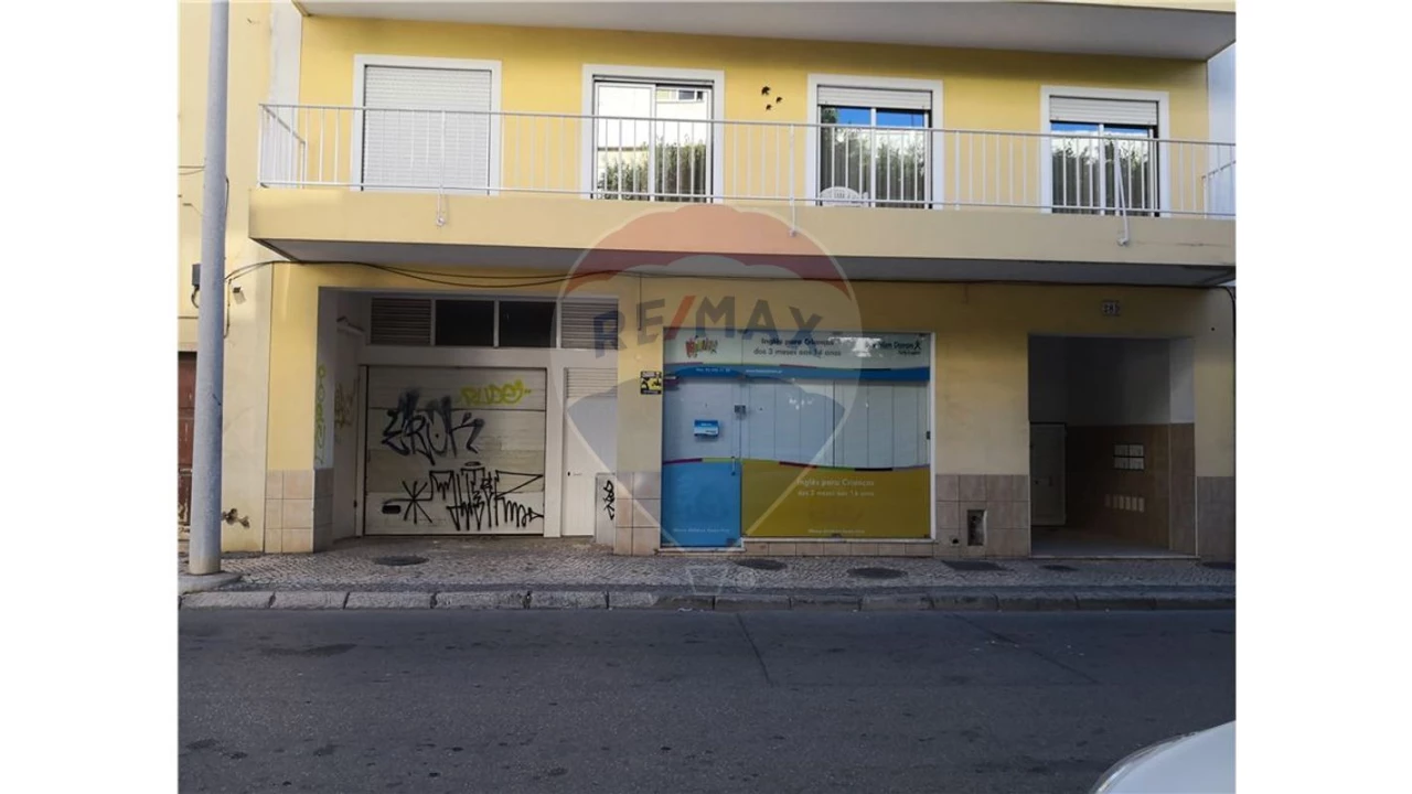 Garagem para Venda em Portimão Foto 1
