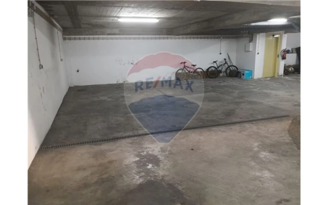 Garagem para Venda em Portimão Foto 4