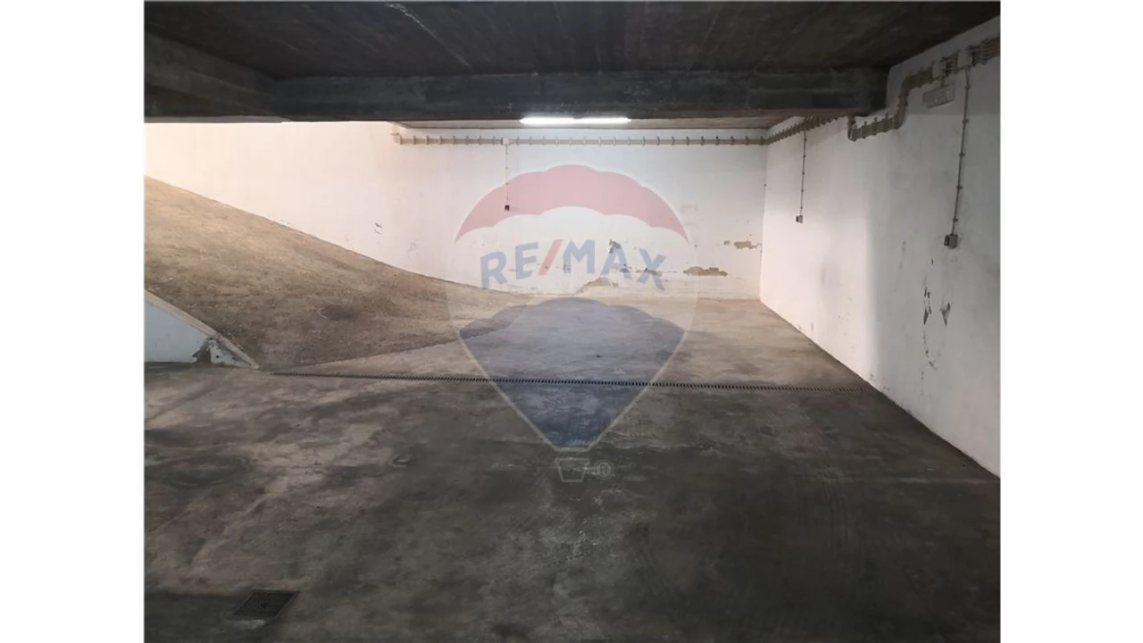 Garagem para Venda em Portimão Foto 7