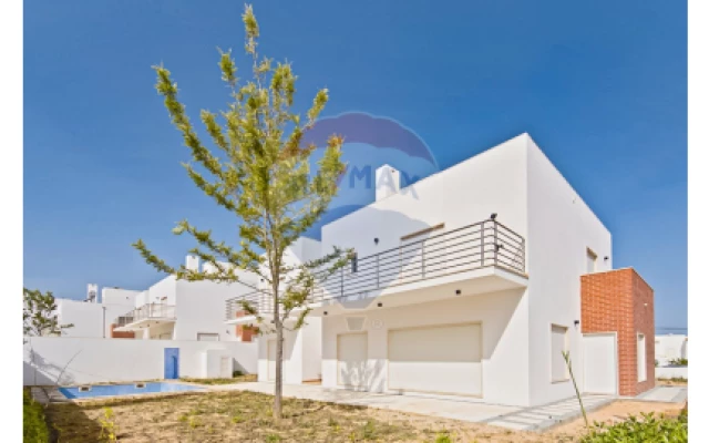 Moradia T4 para Venda em Albufeira e Olhos de Água
