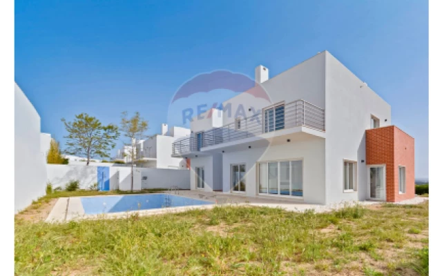 Moradia T4 para Venda em Albufeira e Olhos de Água