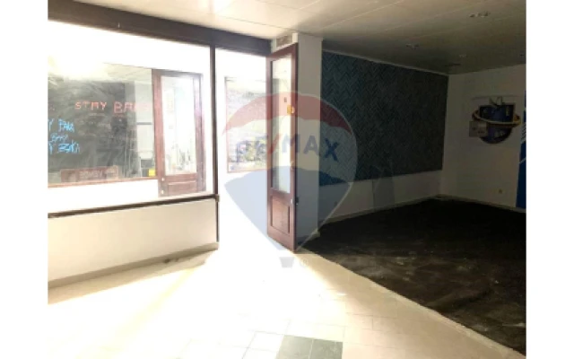 Loja para Venda em Albufeira e Olhos de Água