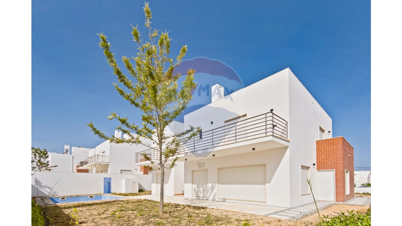 Moradia T4 para Venda em Albufeira e Olhos de Água Foto 2