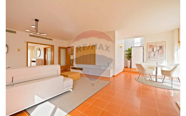 Moradia T4 para Venda em Albufeira e Olhos de Água Foto 3