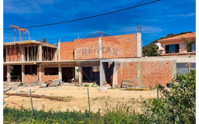 Moradia T4 para Venda em Santa Catarina da Fonte do Bispo