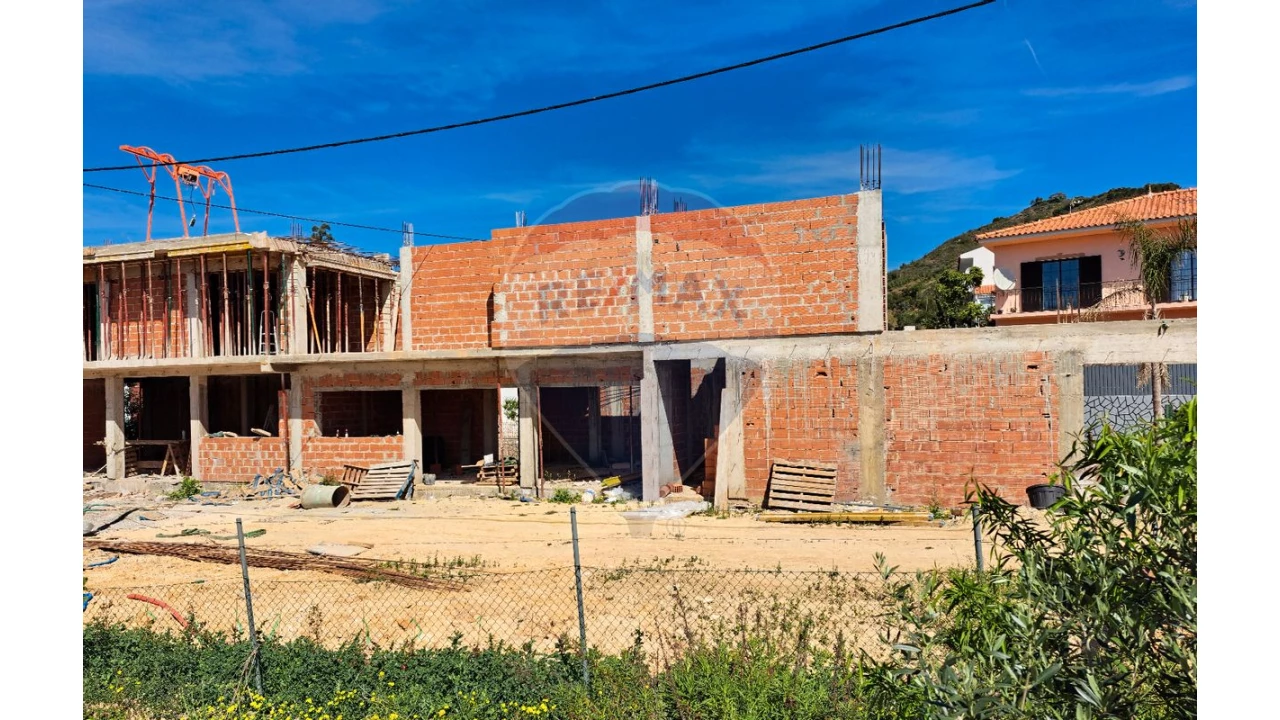 Moradia T4 para Venda em Santa Catarina da Fonte do Bispo Foto 6